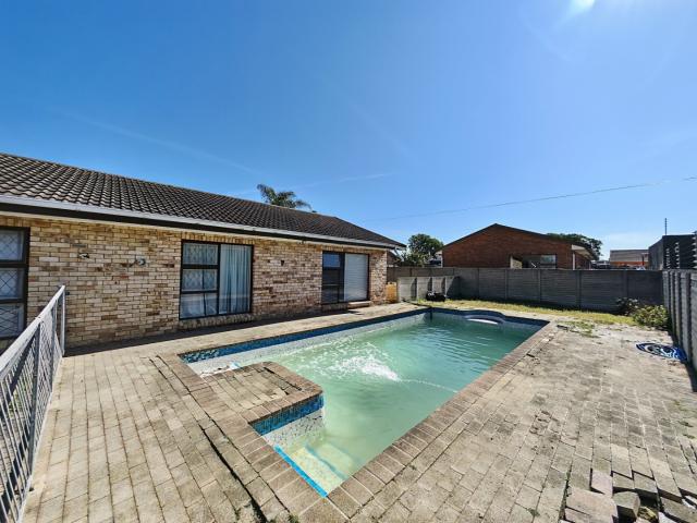 3 Bedroom House For Sale in Rowallan Park