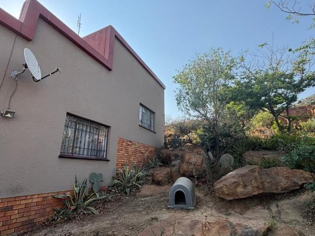 3 Bedroom House For Sale in Robertsham