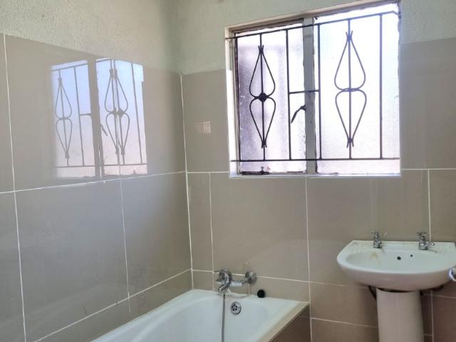 3 Bedroom House For Sale in Roodekop