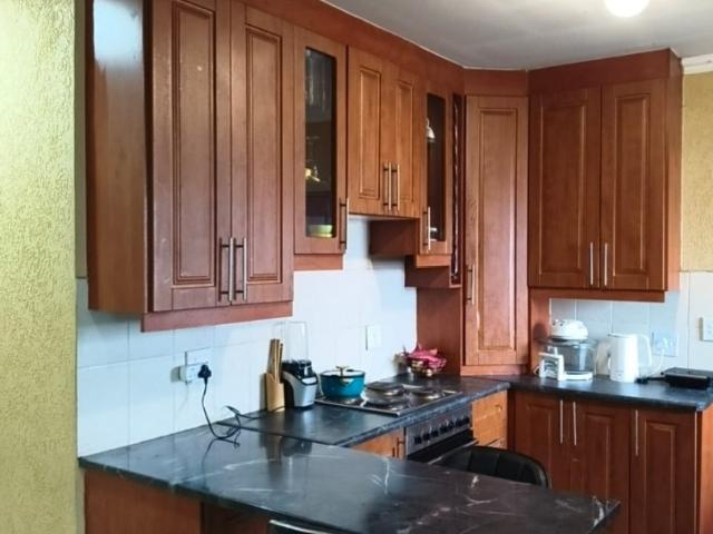 3 Bedroom House For Sale in Roodekop