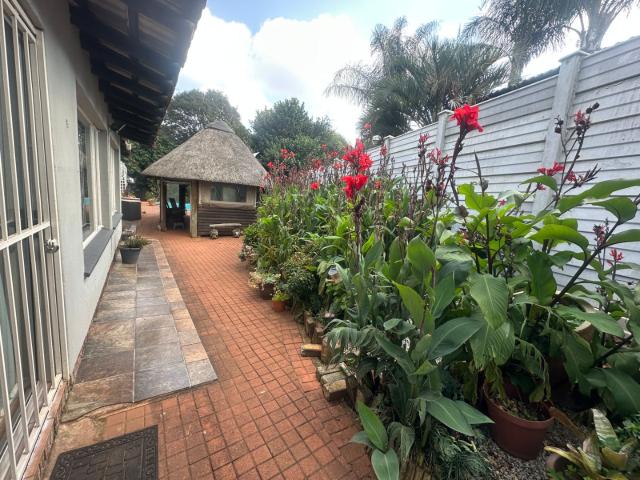 3 Bedroom House For Sale in Roodekrans