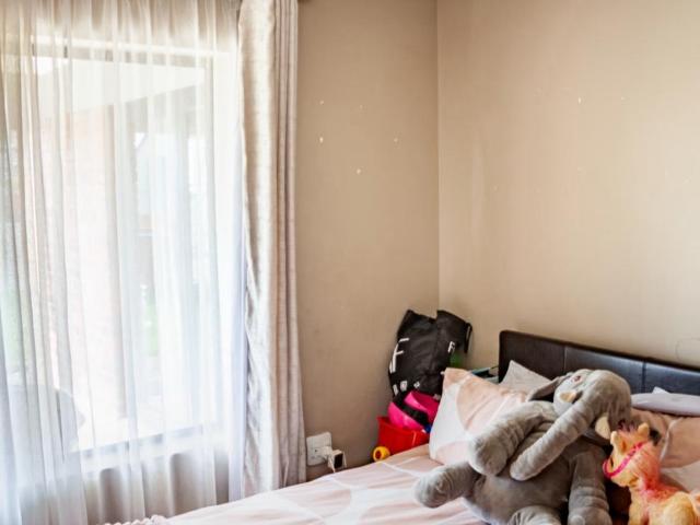 3 Bedroom House For Sale in Rooihuiskraal North