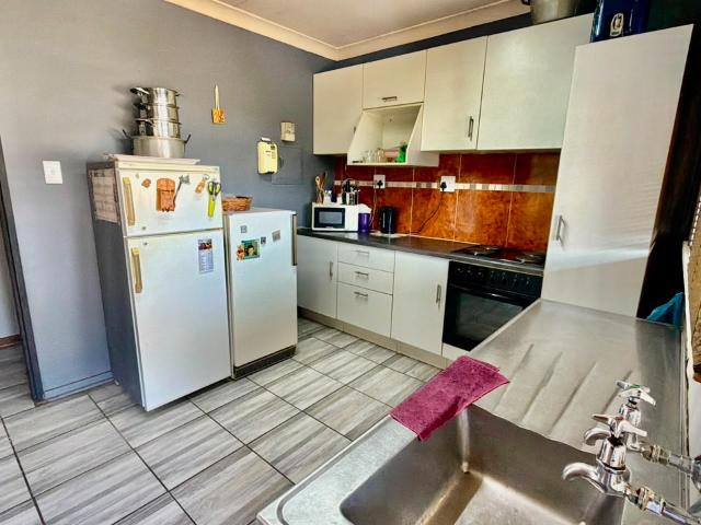 3 Bedroom House For Sale in Roosheuwel
