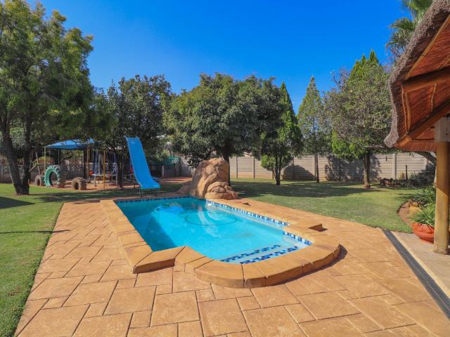 3 Bedroom House For Sale in Roosheuwel