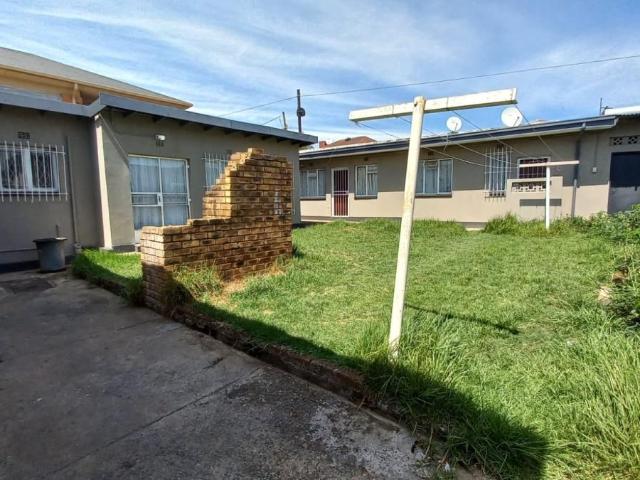 3 Bedroom house for sale in Rosettenville, Johannesburg