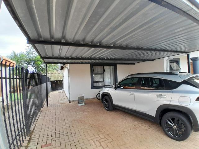 3 Bedroom House For Sale in Rosslyn