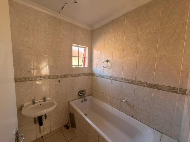 3 Bedroom House For Sale in Rosslyn