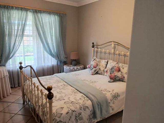 3 Bedroom House For Sale in Ravenswood