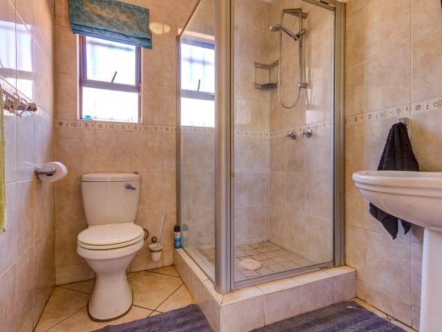 3 Bedroom House For Sale in Ravenswood