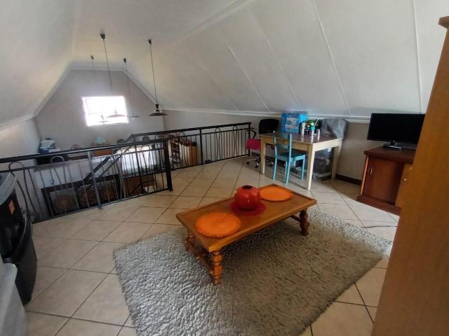 3 Bedroom House For Sale in Reyno Ridge