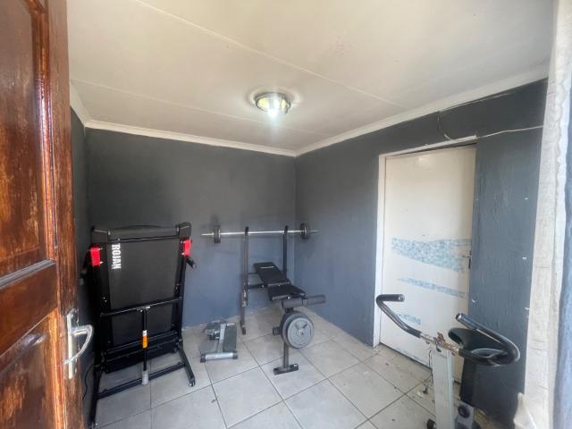 3 Bedroom House For Sale in Regents Park