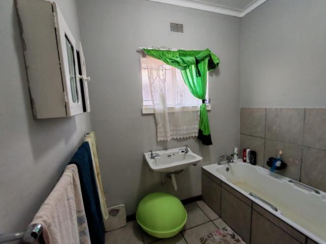 3 Bedroom House For Sale in Rhodesdene