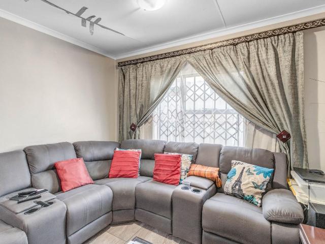 3 Bedroom House For Sale in Riverside View