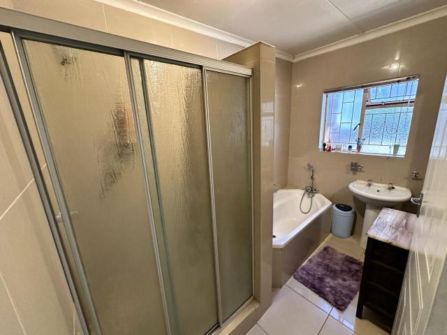 3 Bedroom House For Sale in Riviera