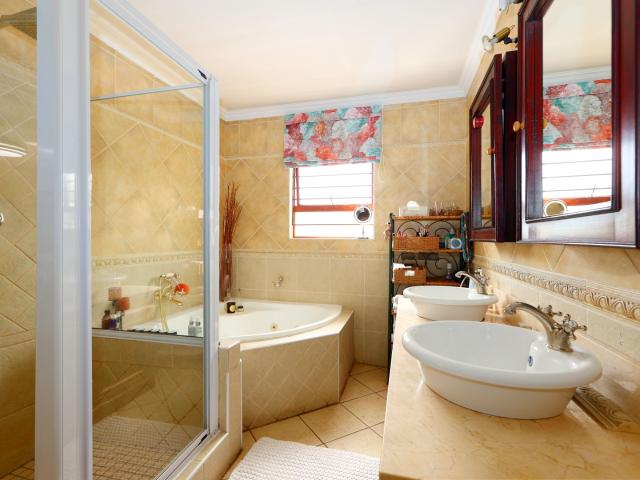 3 Bedroom House For Sale in Rivonia
