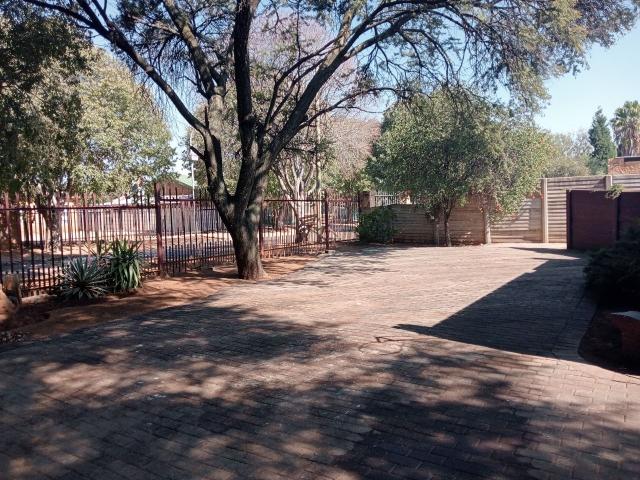 3 Bedroom House For Sale in Riebeeckstad