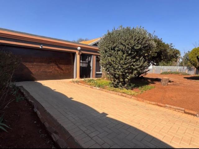 3 Bedroom House For Sale in Risiville