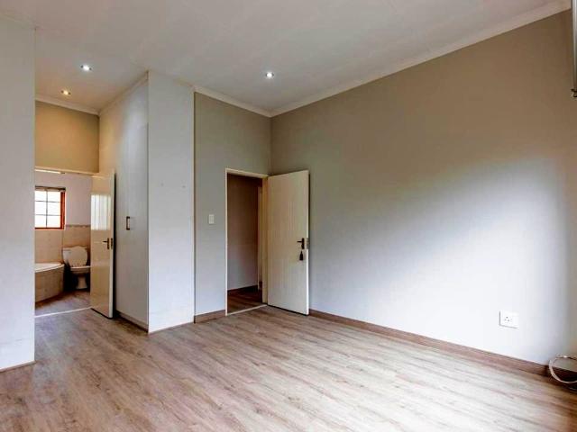 3 Bedroom House For Sale in Ruimsig