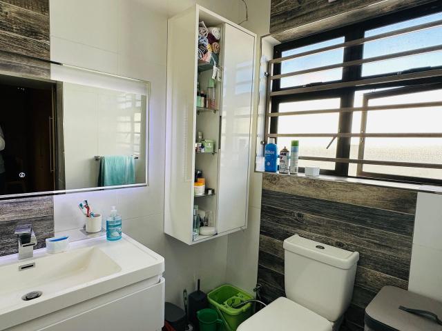 3 Bedroom house for sale in Rylands, Cape Town