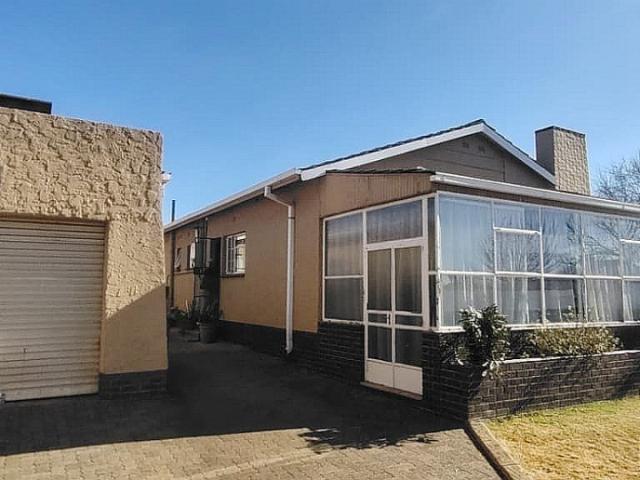 3 Bedroom House For Sale in Woodmere