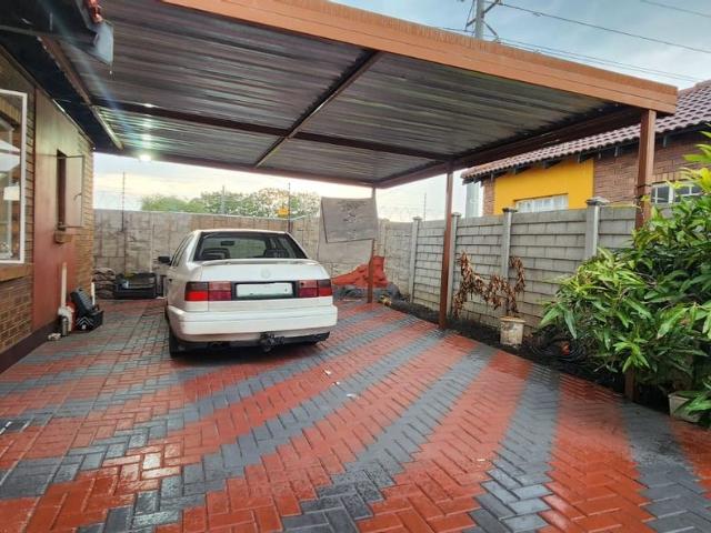 3 Bedroom House For Sale in Waterval East