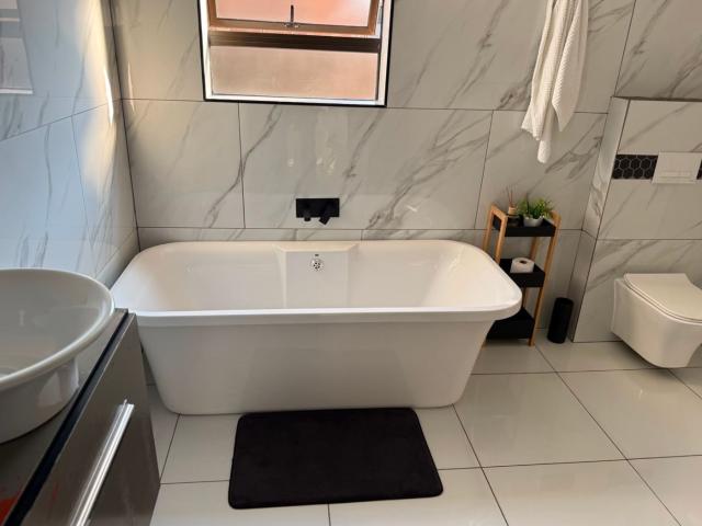 3 Bedroom House For Sale in Waterkloof East Ext 2