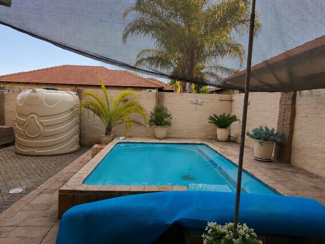 3 Bedroom House For Sale in Waterkloof East