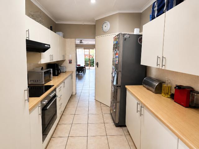 3 Bedroom House For Sale in Waterkloof Glen