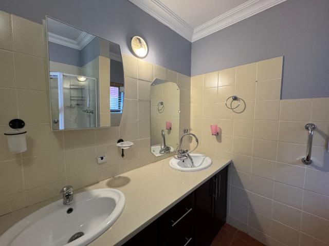 3 Bedroom House For Sale in Waterkloof Ridge