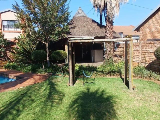 3 Bedroom House For Sale in Waverley