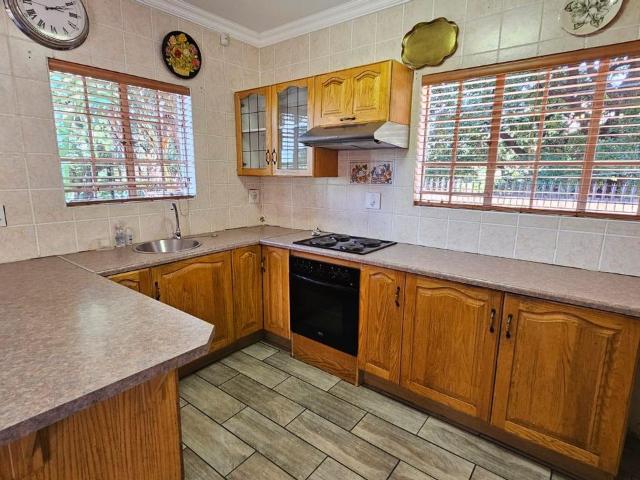 3 Bedroom House For Sale in Waverley