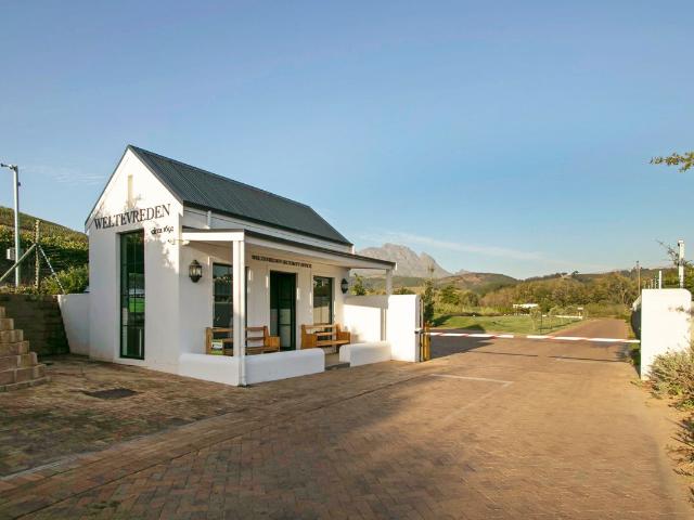 3 Bedroom House For Sale in Weltevreden Hills Estate
