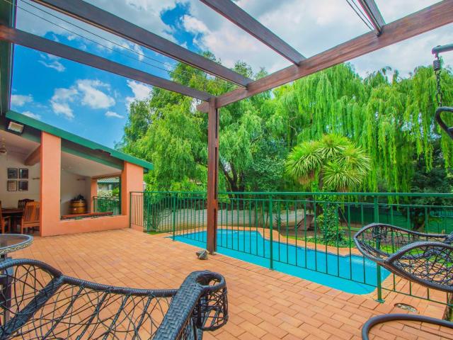 3 Bedroom House For Sale in Weltevreden Park