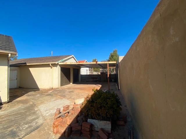 3 Bedroom House For Sale in Westonaria