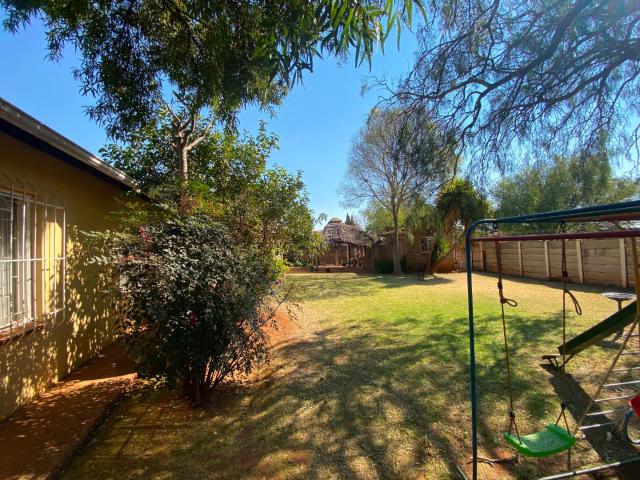 3 Bedroom House For Sale in Westonaria