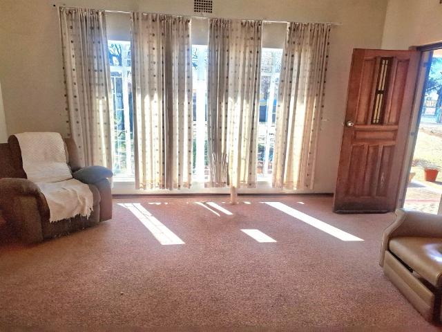 3 Bedroom House For Sale in Westonaria