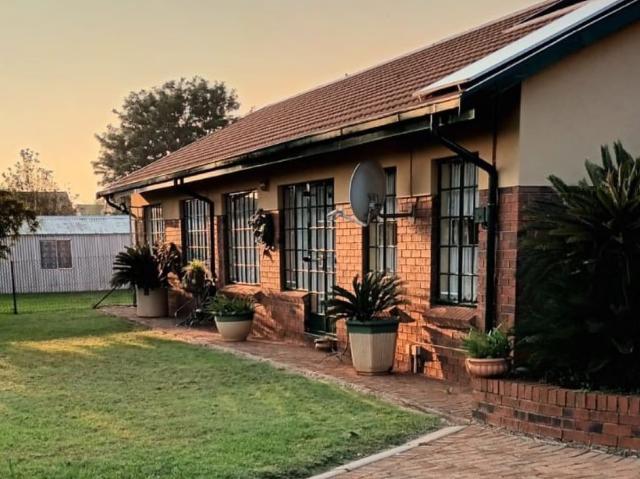 3 Bedroom House For Sale in Westonaria