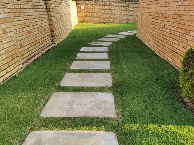 3 Bedroom house for sale in Wilgeheuwel, Roodepoort