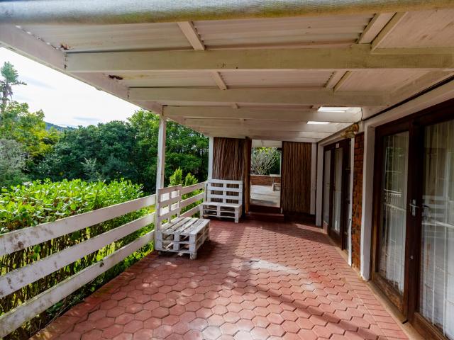 3 Bedroom House For Sale in Wilderness Central