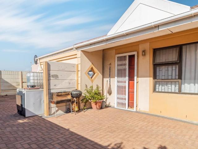 3 Bedroom house for sale in Table View, Blouberg