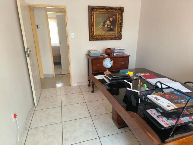 3 Bedroom house for sale in Theresapark, Akasia