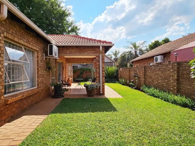 3 Bedroom house for sale in Theresapark, Akasia