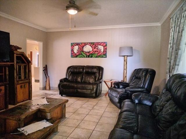 3 Bedroom house for sale in Theresapark, Akasia