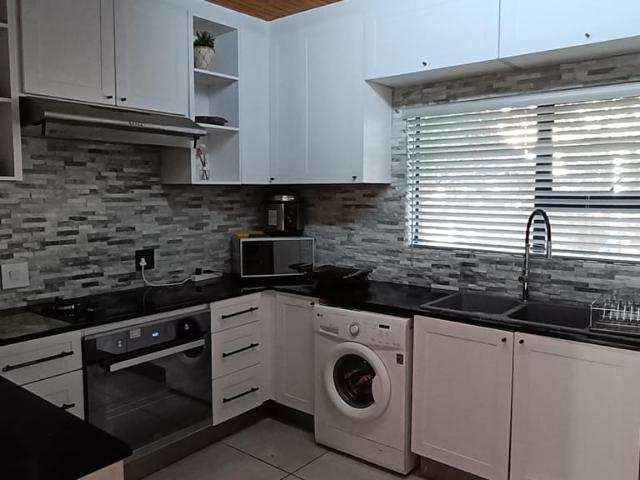 3 Bedroom house for sale in Theresapark, Akasia