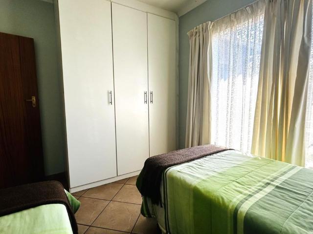 3 Bedroom house for sale in Theresapark, Akasia