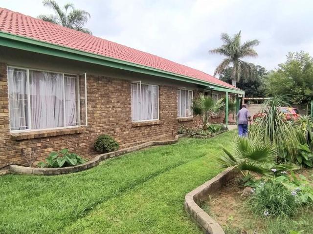 3 Bedroom house for sale in Theresapark, Akasia