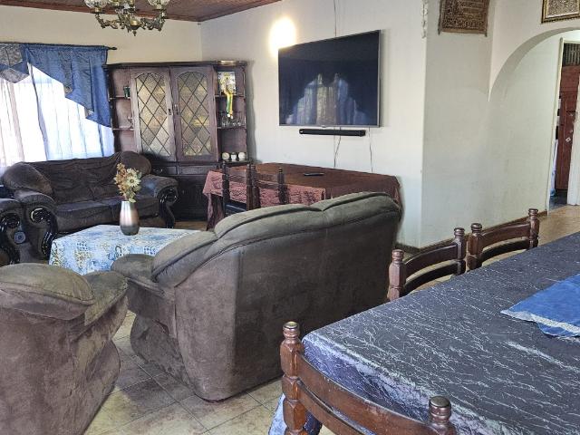 3 Bedroom House For Sale in Uitenhage Central