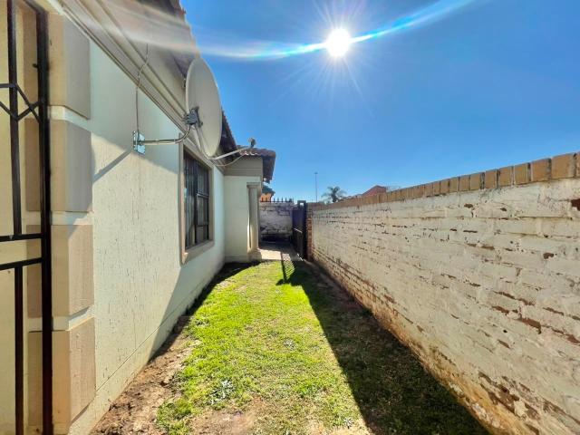 3 Bedroom House For Sale in Vosloorus Ext 25