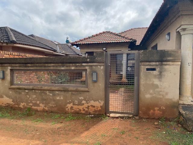 3 Bedroom House For Sale in Vosloorus