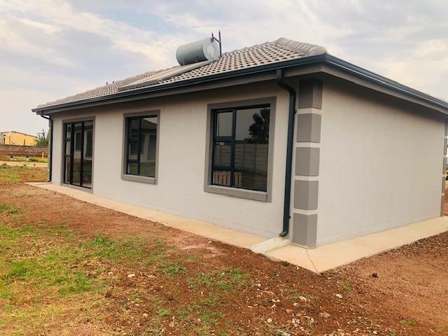 3 Bedroom House For Sale in Vosloorus